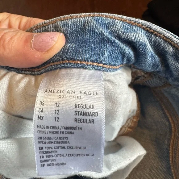 American Eagle Outfitters Light Blue Distressed Relaxed Jeans - Picture 3 of 3